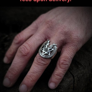 Anillo de plata esterlina azerita, dragón madre oscura con piedra de ónix, artefacto de metal negro con sigilo de Tiamat, antigua deidad anticósmica del caos
