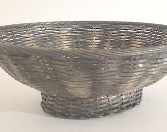 Cesta de alambre tejido vintage de metal bañada en plata o aluminio de 9 pulgadas de diámetro