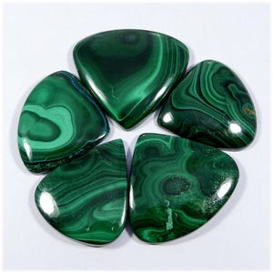 Cabochon en malachite. Malachite verte naturelle. Pierre précieuse de malachite curative. Lot de 5 malachites en forme de coeur pour bijoux 363 carats KB-11113
