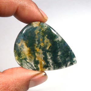 Elegante! Agata muschiata naturale. Agata muschiata cabochon. Pietra preziosa di agata muschiata di alghe verdi. Agata muschiata a forma di pera per gioielli. 57 carati. KB-8972