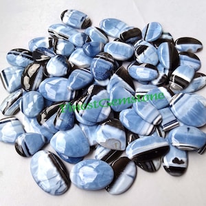 Pierre précieuse cabochon d'opale d'Owyhee noir bleu AAA +. Opale d'Owyhee bleue naturelle. Opale bleue d'Owyhee, prix de gros, lot de 13 pièces, 500 cts pour bijoux.