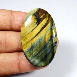 Occhio di tigre blu naturale. Enorme! Pietra preziosa di occhio di tigre blu giallo. Cabochon di occhio di tigre blu. Occhio di tigre di forma ovale per gioielli. 53 carati KB-9877