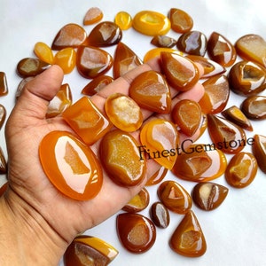 Druzy edelsteen gele agaat. Zeldzaam! Gele onyx druzy agaat geode edelsteen. Natuurlijke agaat onyx druzy cabochon 3 stuks groothandel lot 250 cts