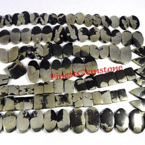 Paire d'or Apache. Pierre précieuse cabochon en or Apache. Paire de cabochons en pyrite dorée. Lot en gros de paires assorties en or naturel Apache pour boucles d'oreilles.