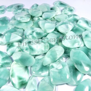 Hemelsblauwe hemimorfiet cabochon edelsteen. Larimar Design Natuurlijk hemimorfiet. Groothandel: 250 cts, 5 stuks hemimorfiet voor doe-het-zelf en sieraden.