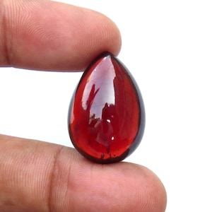 Granato del Mozambico naturale. Pietra preziosa di granato rosso del Mozambico. Granato del Mozambico massiccio a cabochon. Granato a forma di pera sfuso per gioielli. 27 carati KB-6477