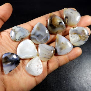 Agata Montana gialla. Pietra preziosa cabochon di agata Montana naturale. Lotto all'ingrosso da 10 pezzi a forma di pera, gioielli in cristallo Montana da usare 276 carati KB-10982