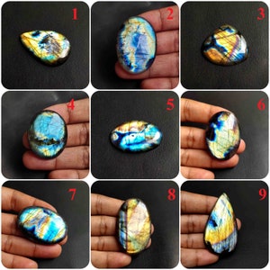 Paarse Flash Labradoriet cabochon. Goudpaarse labradoriet edelsteen. Natuurlijke labradoriet, spectrolietmix, vorm variatie labradoriet.
