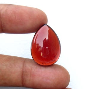 Natuurlijke Mozambikaanse granaat cabochon. Elegant! Mozambikaanse granaat edelsteen. 22 x 16 mm. Peervorm granaat los voor sieraden. 22 kt. KB-6481