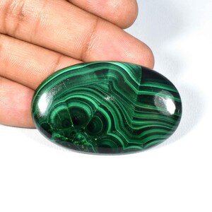 Élégant ! Pierre précieuse de malachite verte. Cabochon en malachite. Malachite verte naturelle. Malachite verte de forme ovale en vrac pour bijoux. 116Cts KB-6795