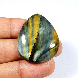 Gemma di occhio di tigre blu. Elegante! Cabochon di occhio di tigre blu giallo naturale. Occhio di tigre blu. Occhio di tigre a forma di pera per gioielli. 60 carati KB-9883