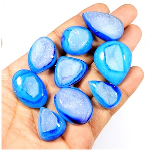 Élégante ~ Onyx bleu naturel Druzy Agate Pierre précieuse. Cabochon Druzy en agate bleue. Lot de 9 Druzy en forme de mélange pour bijoux 327 Cts KB-11160
