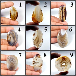 Natuurlijke Montana-agaat. Designer ~ Montana-agaatcabochon. Gele Montana-agaat edelsteen. Mixvorm Montana-agaat voor sieraden. Variatie: MN-A