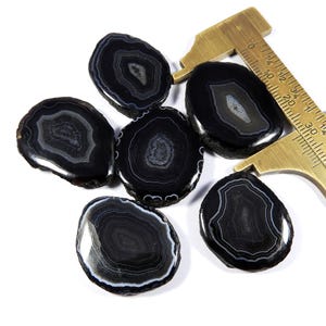 Natuurlijke zwarte schijf agaat Druzy. Trendy~ zwarte agaat schijfje Druzy cabochon. (6) stuks groothandel partij geode edelsteen losse 190 kts KB-10990,