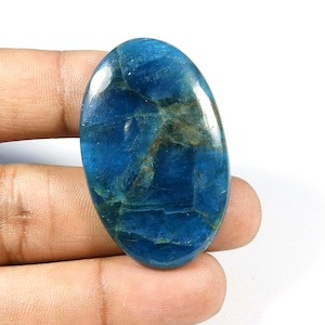 Esotico! Apatite naturale. Gemma di apatite blu neon. Cabochon di apatite blu neon. Apatite lucida di forma ovale, ideale per gioielli. 67 carati. KB-7981