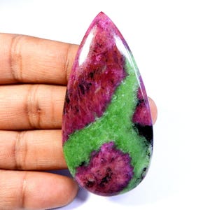 Unico! Zoisite naturale verde-rossa con rubino. Cabochon di zoisite. Pietra preziosa di zoisite. Zoisite a forma di pera con rubino. 154 carati KB-10837