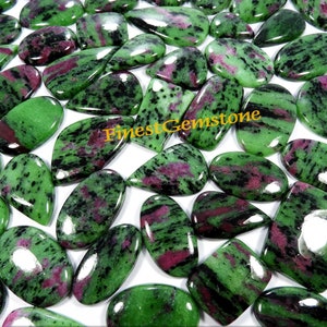 Robijnzoisietcabochon. Gracieus! Groenrode robijnrode zoisietedelsteen. Natuurlijke robijnrode zoisietgroothandel: 500 cts 12 stuks gemengde vorm robijnzoisiet