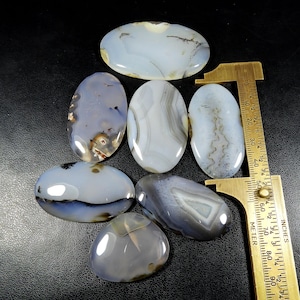 Montana-agaat edelsteen. Natuurlijk geel Montana-agaatkristal. Groothandel kavel van 7 stuks gemengde vorm Montana cabochon sieraden: 447 cts KB-10975