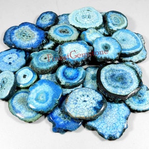 Hemelsblauwe zonnekwartscabochon. Druzy cabochon op zonnekwarts. Ontwerper! Groothandel in edelstenen zonne-druzy. Zonnedruzy. 5000 cts, 75 stuks