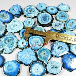 Druzy cabochon op zonnekwarts. Blauwe zonnekwarts edelsteen. Hemelsblauwe zonne-druzy edelsteen groothandel. Solar Druzy voor sieraden van 1 tot 75 stuks