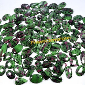 Natuurlijke robijnrode zoisietcabochon. Ruby zoisiet groothandel. Prima cijfer! Groenrode robijnrode zoisietedelsteen. Mix Shape robijnzoisiet. 1 tot 116 stuks