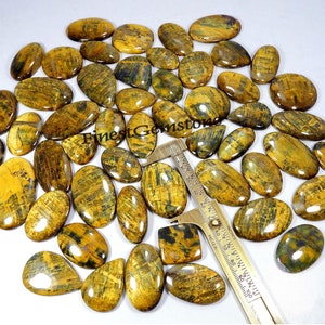 Nellite cabochon. Natuurlijke gele nelliet edelsteen. Flitsende Nellite. Gepolijste neeliet-edelsteen voor sieraden. 2500 cts 52 stuks groothandel