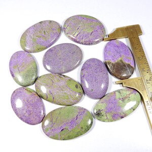 Australische stichtite cabochon. Natuurlijk paars stichtiet. Stichtiet edelsteen. Groothandelkavel 10 st ovale vorm stichtiet los 345 cts KB-11036