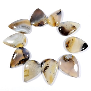 Cabochon di agata Montana. Pietra preziosa di agata Montana gialla naturale. Lotto all'ingrosso da 10 pezzi a forma di pera, gioielli in cristallo Montana da usare 224 carati KB-10981