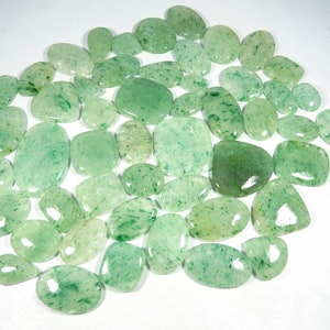 Aardbeikwarts cabochon. BESTE! Natuurlijke groene aardbeikwarts edelsteen. Gepolijste aardbeienkwarts groothandel. 3000 kt 51 st.