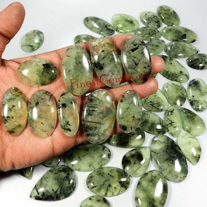 Natuurlijke prehniet cabochon. Groene prehniet edelsteen. Prehniet. Groothandelkavel van rutielprehniet. Prehniet mixvorm voor sieraden: 10 stuks, 500 cts