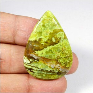Affascinante! Opale verde. Pietra preziosa naturale di opale verde. Cabochon di opale verde. Opale verde curativo a forma di pera per gioielli. 39 x 28 mm KB-10223