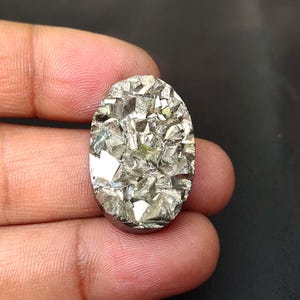 Druzy-geode van AAA++ pyrietkristal. Natuurlijke pyriet-druzy cabochon. Druzy gouden pyriet edelsteen. 47 kt ovale pyriet voor sieraden. KB-10282