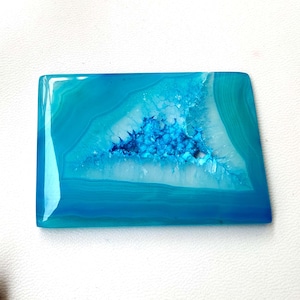 Druzy natuurlijke onyx-agaat. Neonblauwe onyx druzy-edelsteen. Neonblauwe agaat Onyx Druzy cabochon 65 x 45 mm rechthoekige losse sieraden. KB-10380