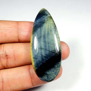 Incroyable ! Oeil de tigre bleu naturel. Cabochon jaune bleu oeil de tigre. Pierre précieuse bleue en oeil de tigre. Oeil de tigre en forme de poire pour bijoux. 67 Cts KB-8546