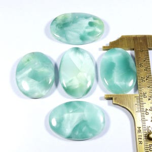 Hemelsblauwe hemimorfiet edelsteen. Natuurlijk Larimar-ontwerp hemimorfiet. 5 stuks ovale vorm groothandel hemimorfiet cabochon Lot 218 cts KB-11012