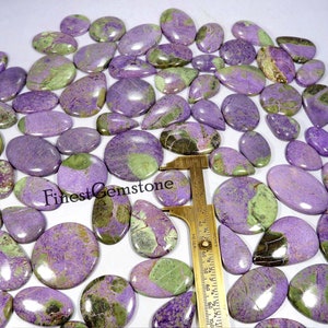 Australische stichtiet edelsteen. Trendy! Groen-paarse stichtiet. Natuurlijke stichtietcabochon. Stichtite-groothandelspartij voor sieraden: 1 tot 150 stuks