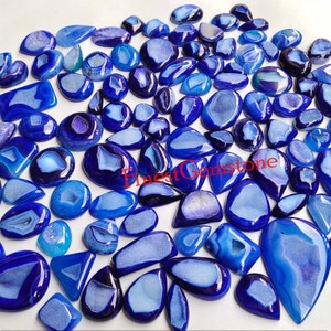 Collectie! Druzy edelsteen blauwe agaat. Blauwe onyx druzy agaat cabochon met geode. Groothandelkavel 500 cts 7 st. Natuurlijke agaat onyx druzy cabochon.