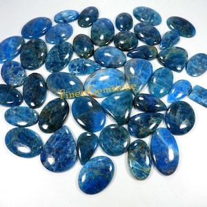 Cabujón de apatita. Piedra preciosa de apatita azul neón. ¡A la moda! Apatita azul neón natural. De 1 a 88 piezas. Lote al por mayor de apatita pulida de formas variadas.