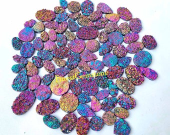 Veelkleurige titanium druzy cabochon. Regenboog titanium druzy edelsteen. Gecoate titanium druzy. Groothandelpartij titaniumkristal. 6 stuks, 250 cts