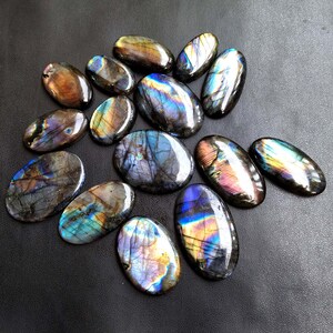 Uniques ! Cabochon labradorite flash bleu violet. Pierre précieuse labradorite bleu-violet. Labradorite naturelle. Vente en gros Lot 924 Cts KB-10578