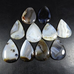 Pietra preziosa naturale di agata Montana. Cabochon di agata gialla Montana. Lotto all'ingrosso da 10 pezzi a forma di pera, gioielli in cristallo Montana, 260 carati KB-10979