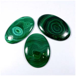 Pierre gemme de malachite. Malachite verte naturelle. Cabochon de guérison en malachite. Lot de 3 malachites de forme ovale en gros pour bijoux 314 carats KB-11112