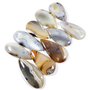 Pietra preziosa di agata Montana. Cabochon di agata Montana gialla naturale. Lotto all'ingrosso da 10 pezzi a forma di pera, gioielli in cristallo Montana da utilizzare 316 carati KB-10987