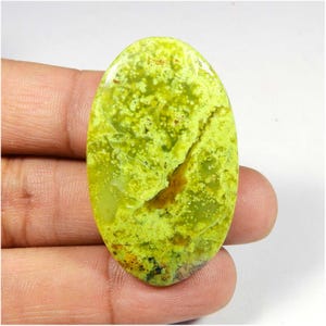 Élégant ! Pierre précieuse d'opale verte. Cabochon d'opale verte. Opale verte naturelle. Opale verte curative de forme ovale pour bijoux. 45 Cts KB-10217