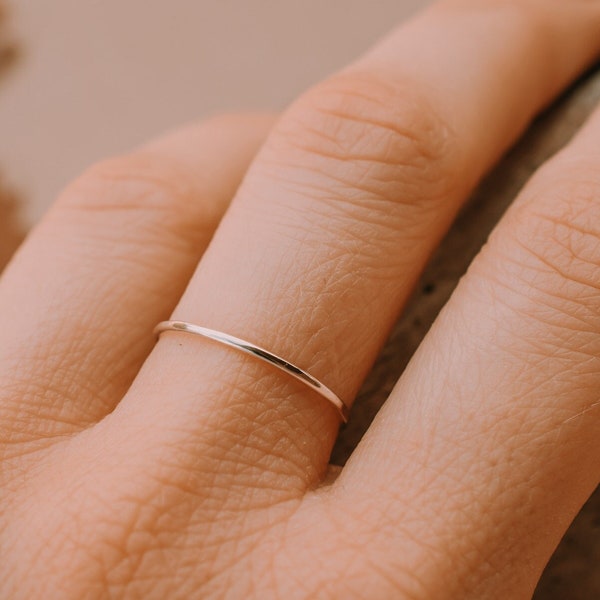 Bague en argent mince minimaliste, bague minimale, bague en argent sterling, bague d'articulation, bague de pouce en argent