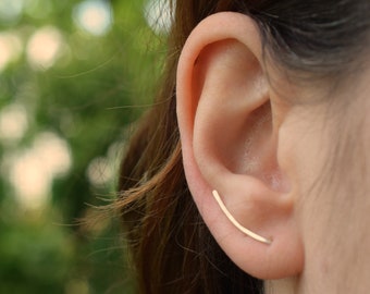 Petit grimpeur d'oreille en argent, boucle d'oreille en argent sterling de chenille d'oreille