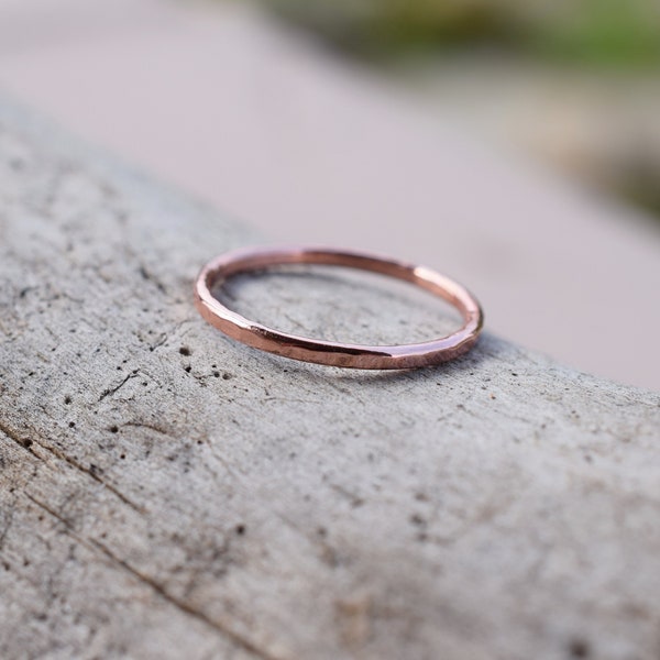 Hammered raw copper band ring, shiny copper ring 1.5 mm thick