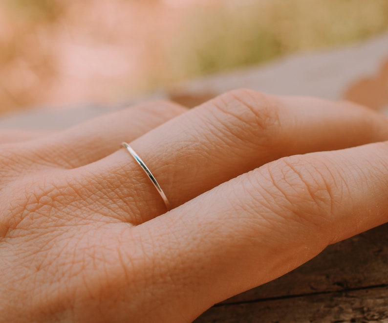Anello d'argento sottile minimalista, anello minimo, anello d'argento sterlina, anello di articolazione, anello per il pollice d'argento immagine 2
