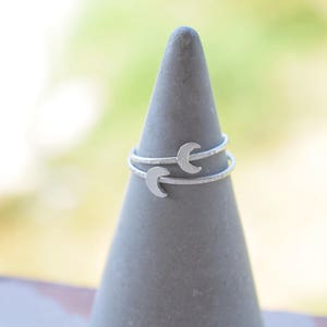 Crescent moon sterling silver stacking ring zdjęcie 5