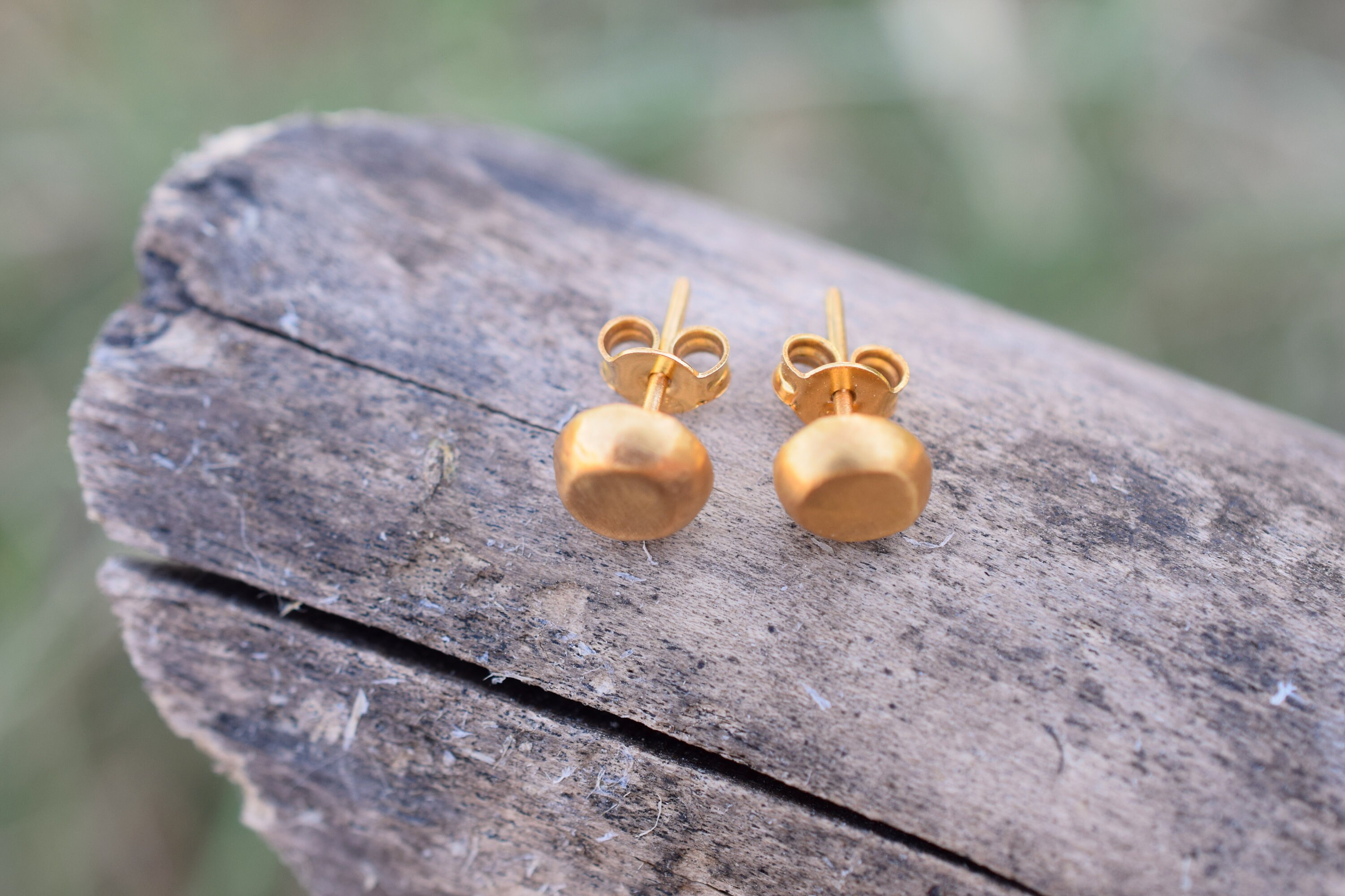 Boucles D'Oreilles En Argent Plaqué Or – Clous Multi-pierres, Bijou D'Occasion